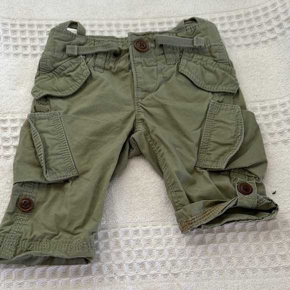 Baby Gap girl green Cargo Shorts size 0/3m - Picture 1 of 5